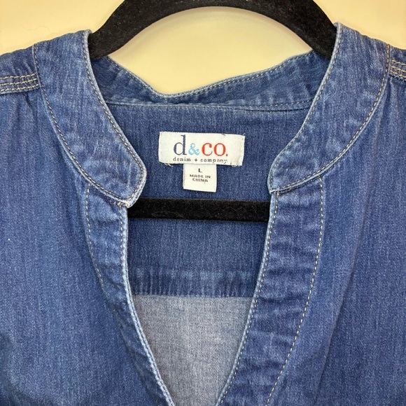 Denim & Co. Women’s Blue Denim Button-Front Utility Shirt Size L - Picture 4 of 7